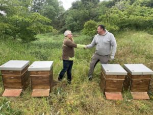 Read more about the article unsere Bienen sind da!